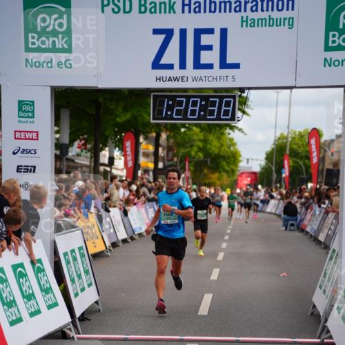 20.09.2026 - PSD Bank Halbmarathon LAZAROV Photography http://msf.ph/oto/10500131 20.09.2026 11:28:37 Ziel 2645, 2820 meine-sportfotos.de