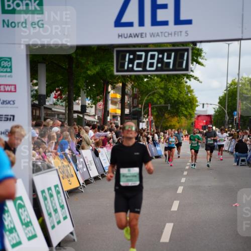 20.09.2026 - PSD Bank Halbmarathon LAZAROV Photography http://msf.ph/oto/10500146 20.09.2026 11:28:41 Ziel 2645, 2820 meine-sportfotos.de