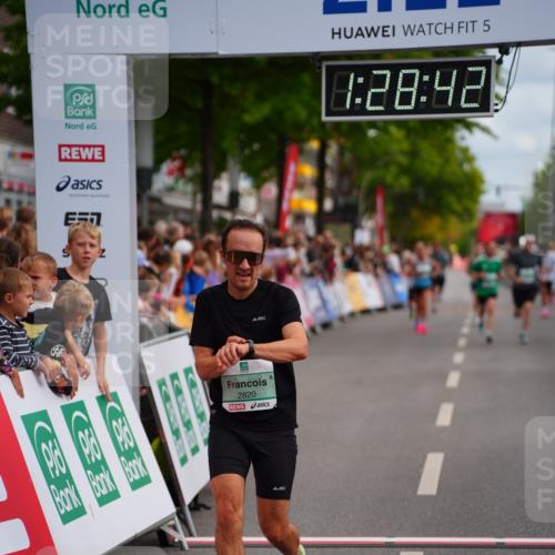 20.09.2026 - PSD Bank Halbmarathon LAZAROV Photography http://msf.ph/oto/10500161 20.09.2026 11:28:42 Ziel 2645, 2820 meine-sportfotos.de