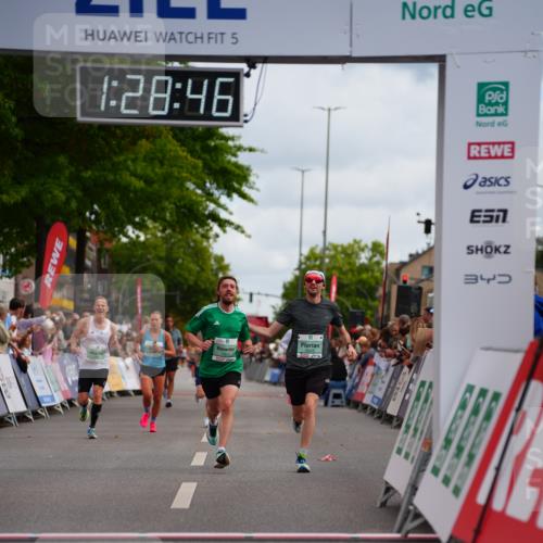 20.09.2026 - PSD Bank Halbmarathon LAZAROV Photography http://msf.ph/oto/10500166 20.09.2026 11:28:46 Ziel 1333, 1506, 2490, 2645, 2820, 4325 meine-sportfotos.de