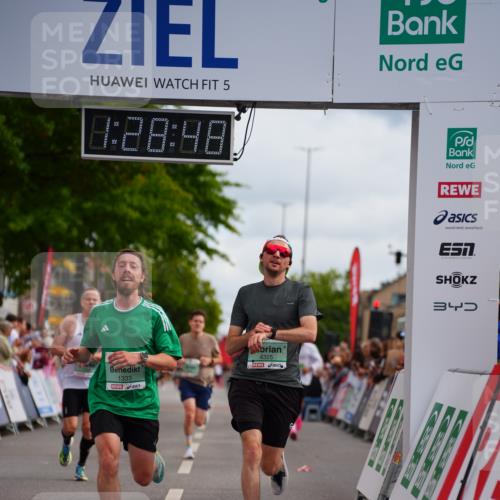 20.09.2026 - PSD Bank Halbmarathon LAZAROV Photography http://msf.ph/oto/10500186 20.09.2026 11:28:48 Ziel 1333, 1506, 2372, 2490, 2820, 4325 meine-sportfotos.de