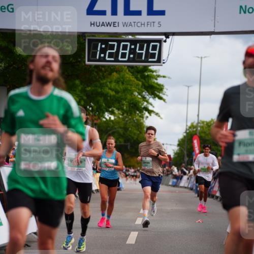 20.09.2026 - PSD Bank Halbmarathon LAZAROV Photography http://msf.ph/oto/10500191 20.09.2026 11:28:49 Ziel 1333, 1506, 2372, 2490, 2820, 3665, 4325 meine-sportfotos.de