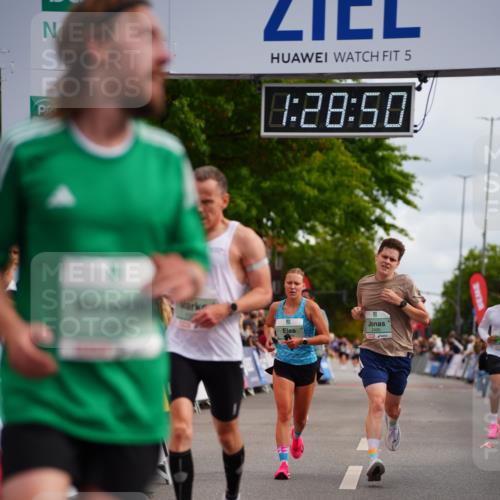 20.09.2026 - PSD Bank Halbmarathon LAZAROV Photography http://msf.ph/oto/10500197 20.09.2026 11:28:50 Ziel 1333, 1506, 2372, 2490, 3665, 4325 meine-sportfotos.de