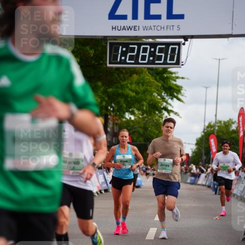 20.09.2026 - PSD Bank Halbmarathon LAZAROV Photography http://msf.ph/oto/10500200 20.09.2026 11:28:50 Ziel 1333, 1506, 2372, 2490, 3665, 4325 meine-sportfotos.de