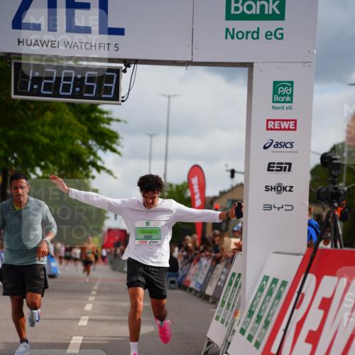 20.09.2026 - PSD Bank Halbmarathon LAZAROV Photography http://msf.ph/oto/10500218 20.09.2026 11:28:53 Ziel 1333, 1506, 2372, 2490, 3665, 4325 meine-sportfotos.de