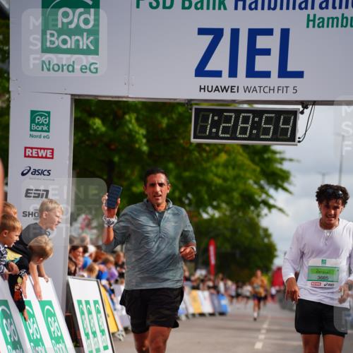 20.09.2026 - PSD Bank Halbmarathon LAZAROV Photography http://msf.ph/oto/10500230 20.09.2026 11:28:54 Ziel 1333, 1506, 2372, 2490, 3665, 4325 meine-sportfotos.de