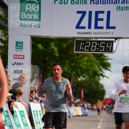 20.09.2026 - PSD Bank Halbmarathon LAZAROV Photography http://msf.ph/oto/10500233 20.09.2026 11:28:54 Ziel 1333, 1506, 2372, 2490, 3665, 4325 meine-sportfotos.de