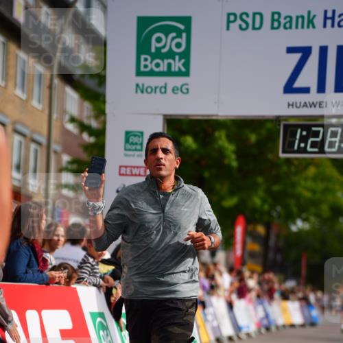 20.09.2026 - PSD Bank Halbmarathon LAZAROV Photography http://msf.ph/oto/10500239 20.09.2026 11:28:55 Ziel 1333, 1506, 2372, 2490, 3665, 4325 meine-sportfotos.de