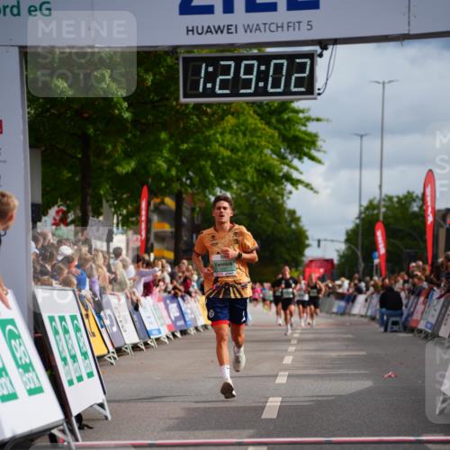 20.09.2026 - PSD Bank Halbmarathon LAZAROV Photography http://msf.ph/oto/10500246 20.09.2026 11:29:02 Ziel 1057 meine-sportfotos.de