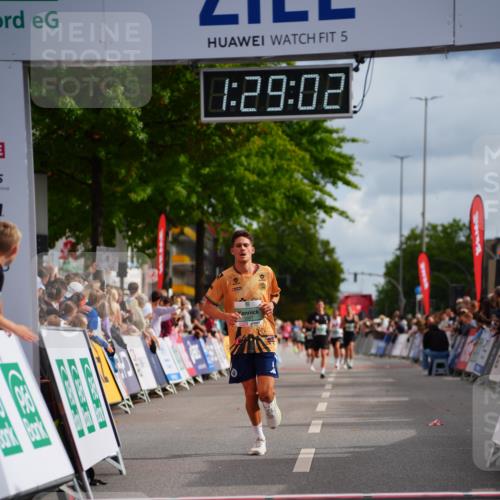 20.09.2026 - PSD Bank Halbmarathon LAZAROV Photography http://msf.ph/oto/10500249 20.09.2026 11:29:02 Ziel 1057 meine-sportfotos.de