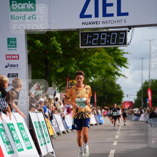 20.09.2026 - PSD Bank Halbmarathon LAZAROV Photography http://msf.ph/oto/10500252 20.09.2026 11:29:03 Ziel 1057 meine-sportfotos.de