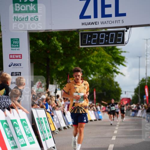 20.09.2026 - PSD Bank Halbmarathon LAZAROV Photography http://msf.ph/oto/10500255 20.09.2026 11:29:03 Ziel 1057 meine-sportfotos.de