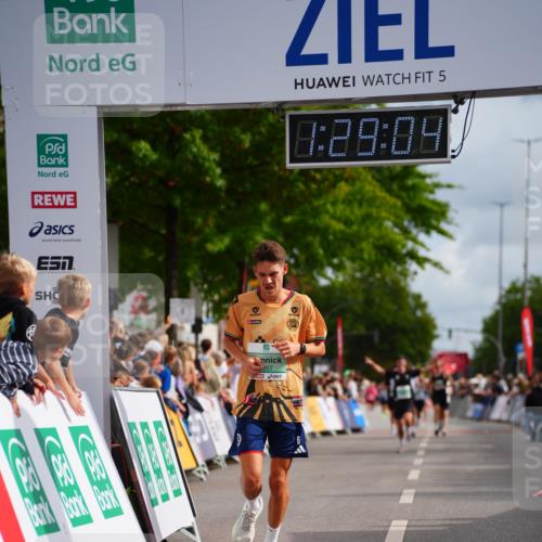 20.09.2026 - PSD Bank Halbmarathon LAZAROV Photography http://msf.ph/oto/10500258 20.09.2026 11:29:03 Ziel 1057 meine-sportfotos.de
