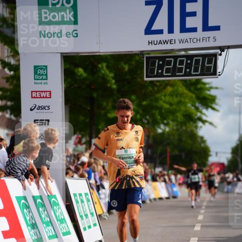20.09.2026 - PSD Bank Halbmarathon LAZAROV Photography http://msf.ph/oto/10500261 20.09.2026 11:29:04 Ziel 1057 meine-sportfotos.de
