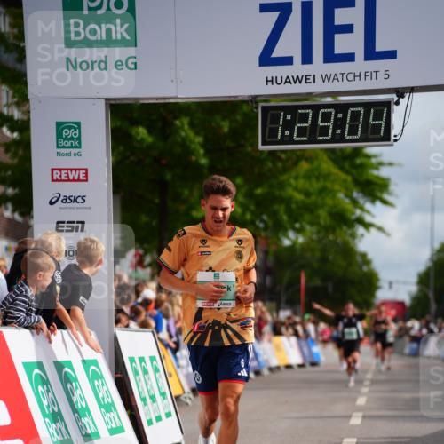 20.09.2026 - PSD Bank Halbmarathon LAZAROV Photography http://msf.ph/oto/10500263 20.09.2026 11:29:04 Ziel 1057 meine-sportfotos.de