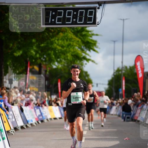 20.09.2026 - PSD Bank Halbmarathon LAZAROV Photography http://msf.ph/oto/10500282 20.09.2026 11:29:09 Ziel 1057, 2404, 2446, 2975 meine-sportfotos.de
