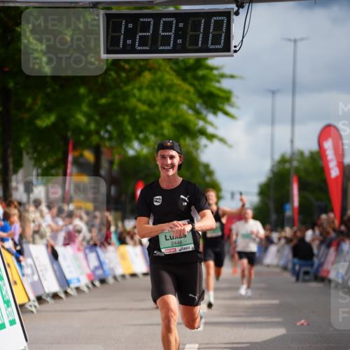 20.09.2026 - PSD Bank Halbmarathon LAZAROV Photography http://msf.ph/oto/10500291 20.09.2026 11:29:09 Ziel 1057, 2404, 2446, 2975 meine-sportfotos.de