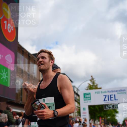 20.09.2026 - PSD Bank Halbmarathon LAZAROV Photography http://msf.ph/oto/10500355 20.09.2026 11:29:18 Ziel 1548, 1572, 2404, 2459, 2975, 4348 meine-sportfotos.de