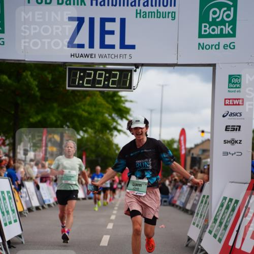 20.09.2026 - PSD Bank Halbmarathon LAZAROV Photography http://msf.ph/oto/10500366 20.09.2026 11:29:21 Ziel 1548, 1572, 2404, 2459, 2975, 4348 meine-sportfotos.de