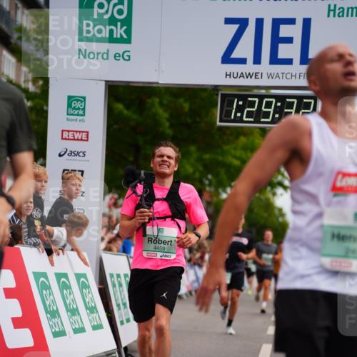 20.09.2026 - PSD Bank Halbmarathon LAZAROV Photography http://msf.ph/oto/10500425 20.09.2026 11:29:31 Ziel 1422, 2401, 2472, 3519, 3699, 3729, 4459 meine-sportfotos.de