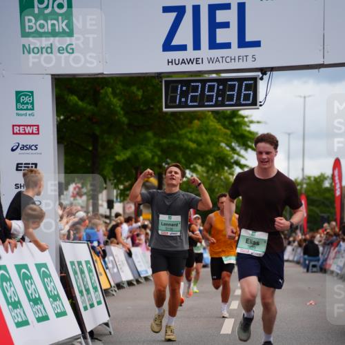 20.09.2026 - PSD Bank Halbmarathon LAZAROV Photography http://msf.ph/oto/10500448 20.09.2026 11:29:35 Ziel 1413, 1422, 2181, 2401, 2472, 3138, 3420, 3519, 3699, 3707, 3729, 4459 meine-sportfotos.de