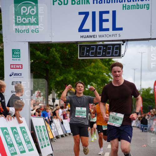 20.09.2026 - PSD Bank Halbmarathon LAZAROV Photography http://msf.ph/oto/10500454 20.09.2026 11:29:36 Ziel 1413, 1422, 2181, 2401, 2472, 3138, 3420, 3699, 3707, 3729, 4459 meine-sportfotos.de