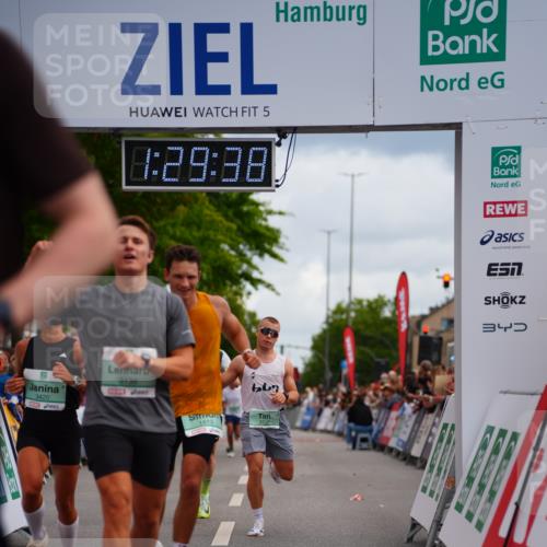 20.09.2026 - PSD Bank Halbmarathon LAZAROV Photography http://msf.ph/oto/10500463 20.09.2026 11:29:37 Ziel 1413, 1422, 2181, 2472, 3138, 3420, 3699, 3707, 3729, 4459 meine-sportfotos.de