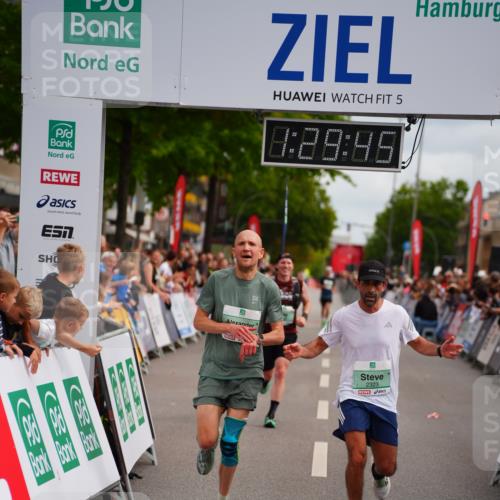 20.09.2026 - PSD Bank Halbmarathon LAZAROV Photography http://msf.ph/oto/10500495 20.09.2026 11:29:44 Ziel 1413, 2181, 2323, 3138, 3420, 3707, 3856, 4560 meine-sportfotos.de