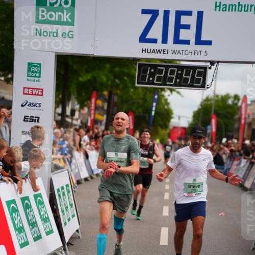 20.09.2026 - PSD Bank Halbmarathon LAZAROV Photography http://msf.ph/oto/10500497 20.09.2026 11:29:44 Ziel 1413, 2181, 2323, 3138, 3420, 3707, 3856, 4560 meine-sportfotos.de