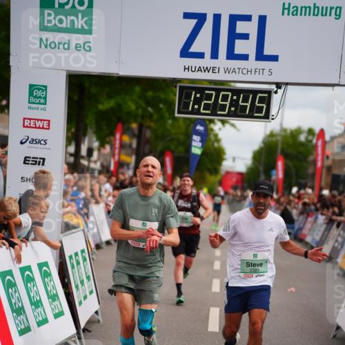 20.09.2026 - PSD Bank Halbmarathon LAZAROV Photography http://msf.ph/oto/10500501 20.09.2026 11:29:44 Ziel 1413, 2181, 2323, 3138, 3420, 3707, 3856, 4560 meine-sportfotos.de