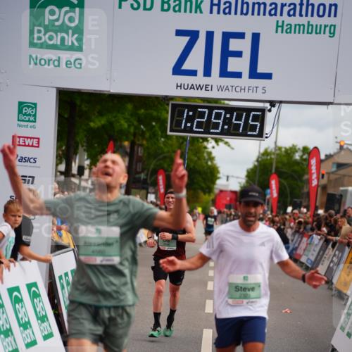20.09.2026 - PSD Bank Halbmarathon LAZAROV Photography http://msf.ph/oto/10500503 20.09.2026 11:29:45 Ziel 1413, 2181, 2323, 3420, 3707, 3856, 4560 meine-sportfotos.de