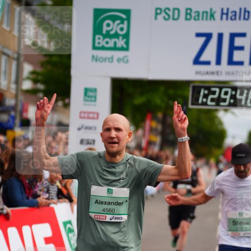 20.09.2026 - PSD Bank Halbmarathon LAZAROV Photography http://msf.ph/oto/10500506 20.09.2026 11:29:46 Ziel 2181, 2323, 3707, 3856, 4560 meine-sportfotos.de