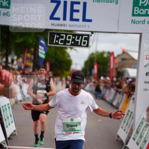 20.09.2026 - PSD Bank Halbmarathon LAZAROV Photography http://msf.ph/oto/10500509 20.09.2026 11:29:46 Ziel 2181, 2323, 3707, 3856, 4560 meine-sportfotos.de