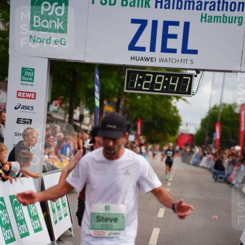 20.09.2026 - PSD Bank Halbmarathon LAZAROV Photography http://msf.ph/oto/10500517 20.09.2026 11:29:47 Ziel 2323, 3856, 4560 meine-sportfotos.de