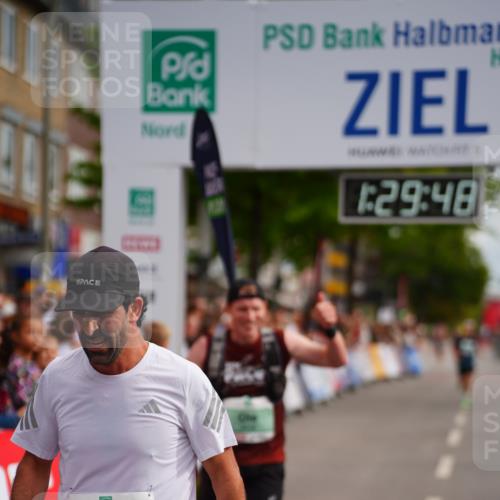 20.09.2026 - PSD Bank Halbmarathon LAZAROV Photography http://msf.ph/oto/10500522 20.09.2026 11:29:48 Ziel 2323, 3856, 4560 meine-sportfotos.de