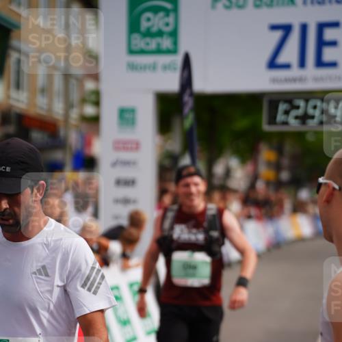 20.09.2026 - PSD Bank Halbmarathon LAZAROV Photography http://msf.ph/oto/10500527 20.09.2026 11:29:48 Ziel 2323, 3856, 4560 meine-sportfotos.de