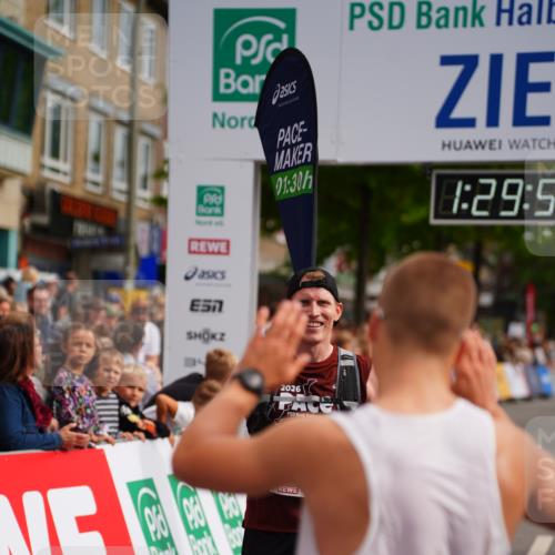 20.09.2026 - PSD Bank Halbmarathon LAZAROV Photography http://msf.ph/oto/10500534 20.09.2026 11:29:49 Ziel 2323, 3856, 4560 meine-sportfotos.de