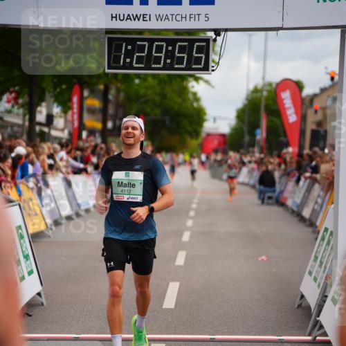 20.09.2026 - PSD Bank Halbmarathon LAZAROV Photography http://msf.ph/oto/10500550 20.09.2026 11:29:55 Ziel 4112 meine-sportfotos.de
