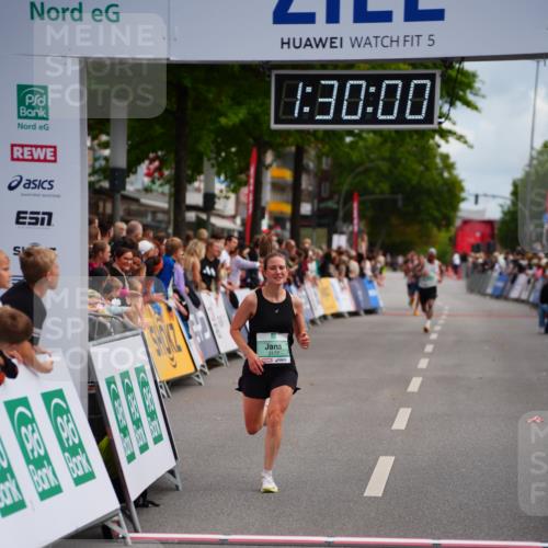 20.09.2026 - PSD Bank Halbmarathon LAZAROV Photography http://msf.ph/oto/10500552 20.09.2026 11:30:00 Ziel 2751, 3177, 4112 meine-sportfotos.de