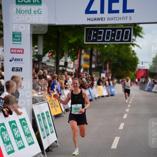 20.09.2026 - PSD Bank Halbmarathon LAZAROV Photography http://msf.ph/oto/10500557 20.09.2026 11:30:00 Ziel 2751, 3177, 4112 meine-sportfotos.de
