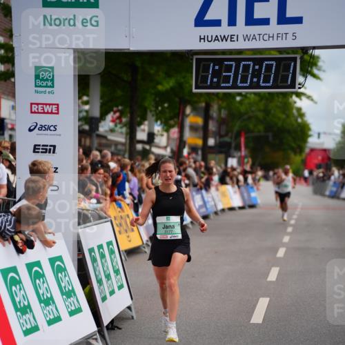 20.09.2026 - PSD Bank Halbmarathon LAZAROV Photography http://msf.ph/oto/10500560 20.09.2026 11:30:00 Ziel 2751, 3177, 4112 meine-sportfotos.de