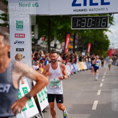 20.09.2026 - PSD Bank Halbmarathon LAZAROV Photography http://msf.ph/oto/10500618 20.09.2026 11:30:15 Ziel 3238, 4141 meine-sportfotos.de