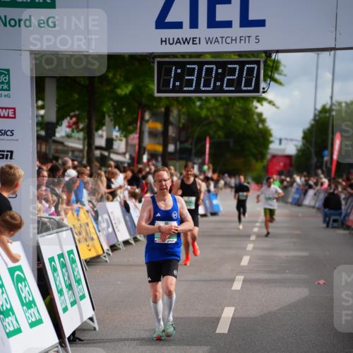 20.09.2026 - PSD Bank Halbmarathon LAZAROV Photography http://msf.ph/oto/10500621 20.09.2026 11:30:20 Ziel 2240, 2360, 3238, 4141 meine-sportfotos.de