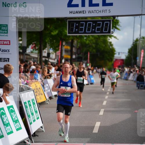 20.09.2026 - PSD Bank Halbmarathon LAZAROV Photography http://msf.ph/oto/10500627 20.09.2026 11:30:20 Ziel 2240, 2360, 3238, 4141 meine-sportfotos.de