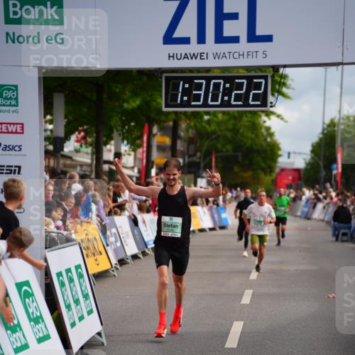 20.09.2026 - PSD Bank Halbmarathon LAZAROV Photography http://msf.ph/oto/10500638 20.09.2026 11:30:22 Ziel 2240, 2360, 2369, 3238 meine-sportfotos.de