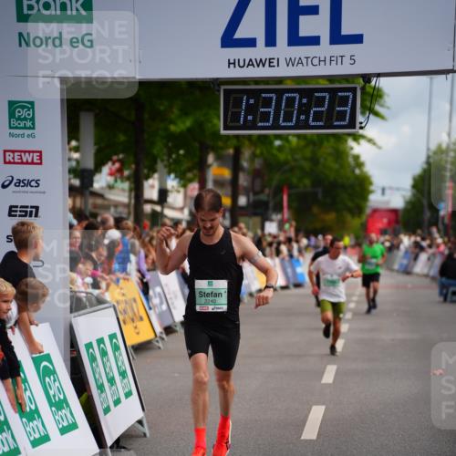20.09.2026 - PSD Bank Halbmarathon LAZAROV Photography http://msf.ph/oto/10500641 20.09.2026 11:30:23 Ziel 2240, 2360, 2369, 3238 meine-sportfotos.de