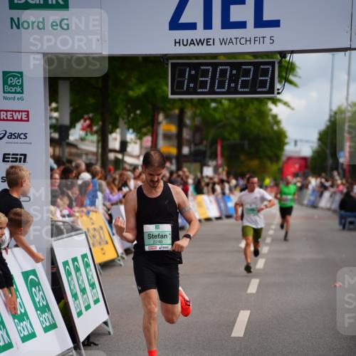 20.09.2026 - PSD Bank Halbmarathon LAZAROV Photography http://msf.ph/oto/10500643 20.09.2026 11:30:23 Ziel 2240, 2360, 2369, 3238 meine-sportfotos.de
