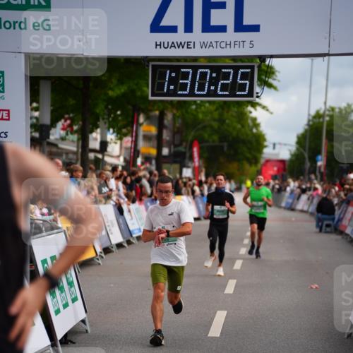 20.09.2026 - PSD Bank Halbmarathon LAZAROV Photography http://msf.ph/oto/10500651 20.09.2026 11:30:25 Ziel 1246, 2240, 2360, 2369, 3119 meine-sportfotos.de