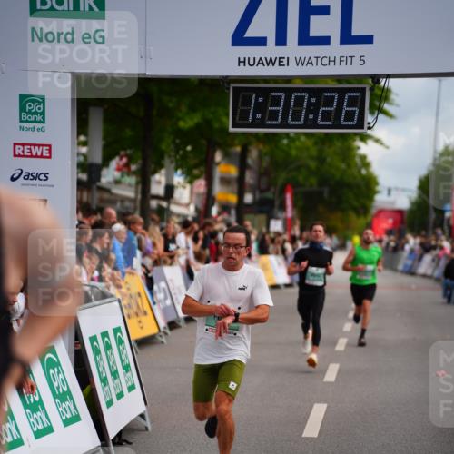 20.09.2026 - PSD Bank Halbmarathon LAZAROV Photography http://msf.ph/oto/10500670 20.09.2026 11:30:25 Ziel 1246, 2240, 2360, 2369, 3119 meine-sportfotos.de