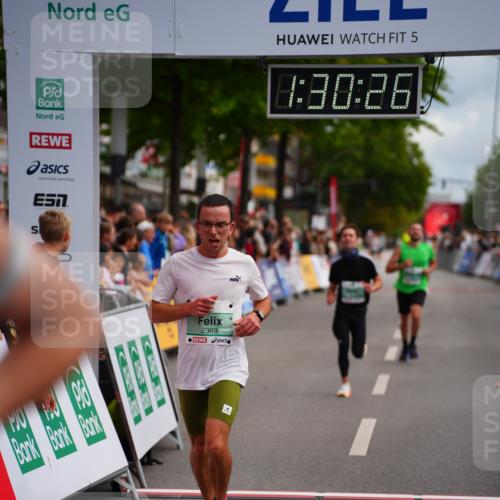 20.09.2026 - PSD Bank Halbmarathon LAZAROV Photography http://msf.ph/oto/10500679 20.09.2026 11:30:26 Ziel 1246, 2240, 2360, 2369, 3119 meine-sportfotos.de